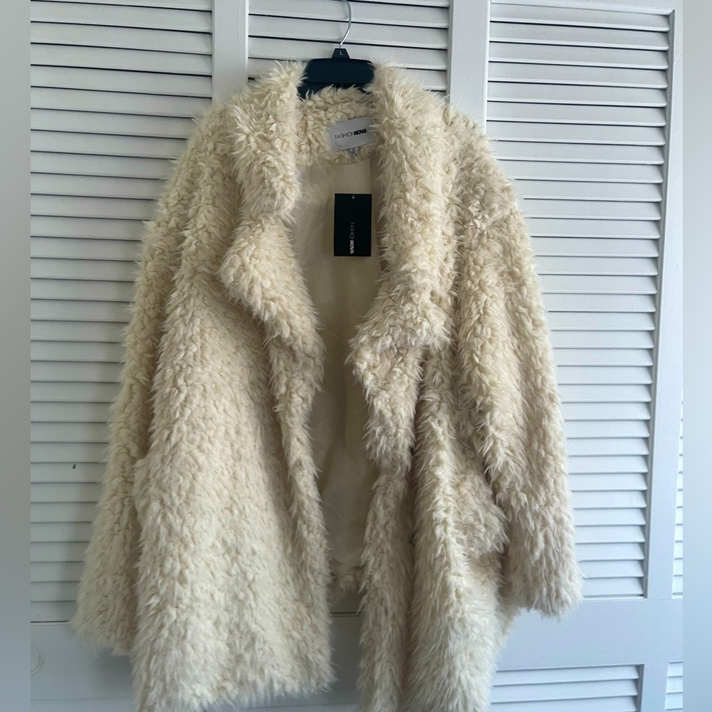 Women’s Cream/Off White Fashion Nova Faux Fur Jacket Size 3X